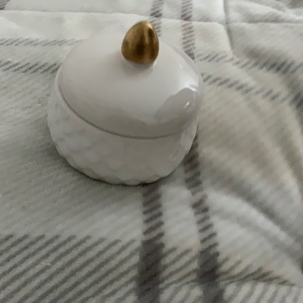 Small ceramic jewelry box